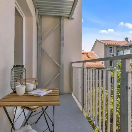 Modern Near Train Station #11 アパート ブラチスラヴァ