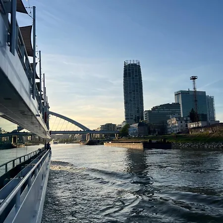 Modern Near Train Station #11 Διαμέρισμα Μπρατισλάβα