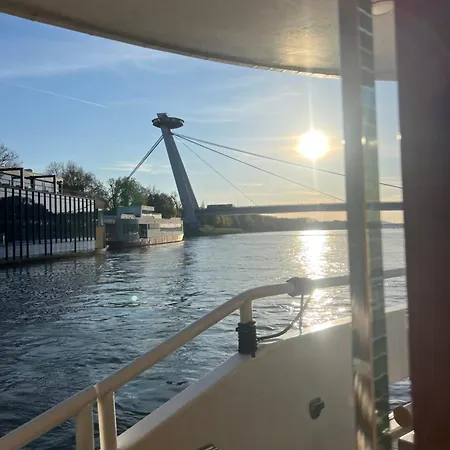 Διαμέρισμα Modern Near Train Station #11